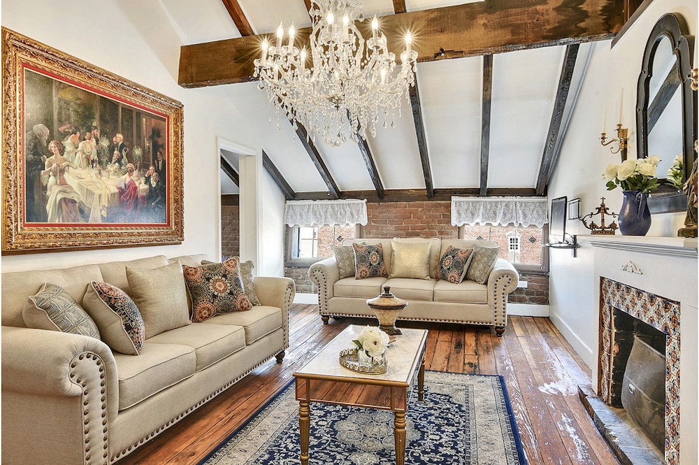 French Quarter Mansion 32/50