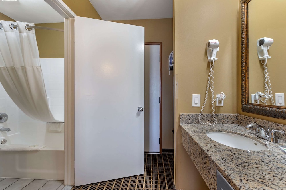Quality Inn & Suites Westminster Seal Beach 16/37