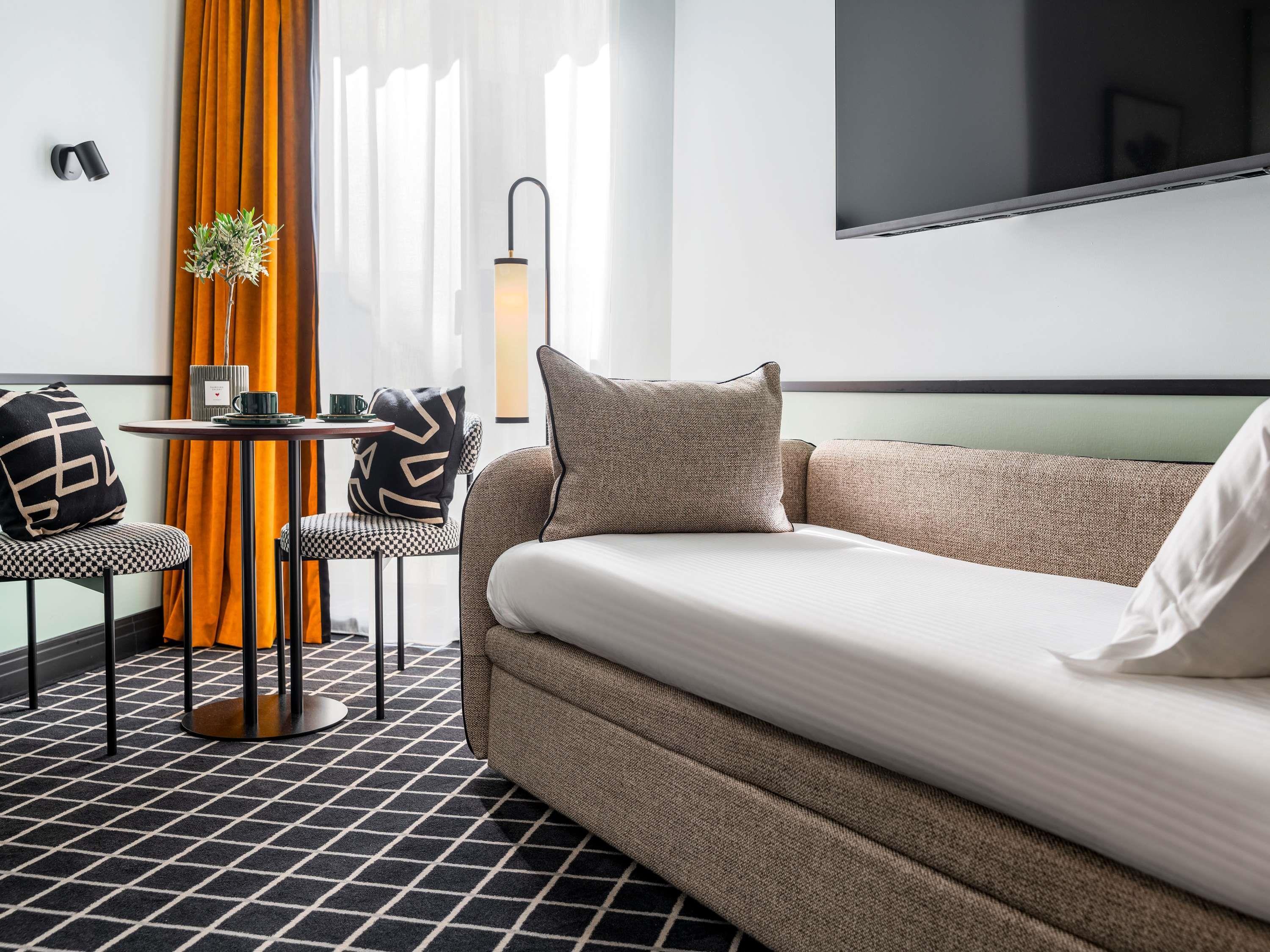 DELUXE, DOUBLE BED, SOFA