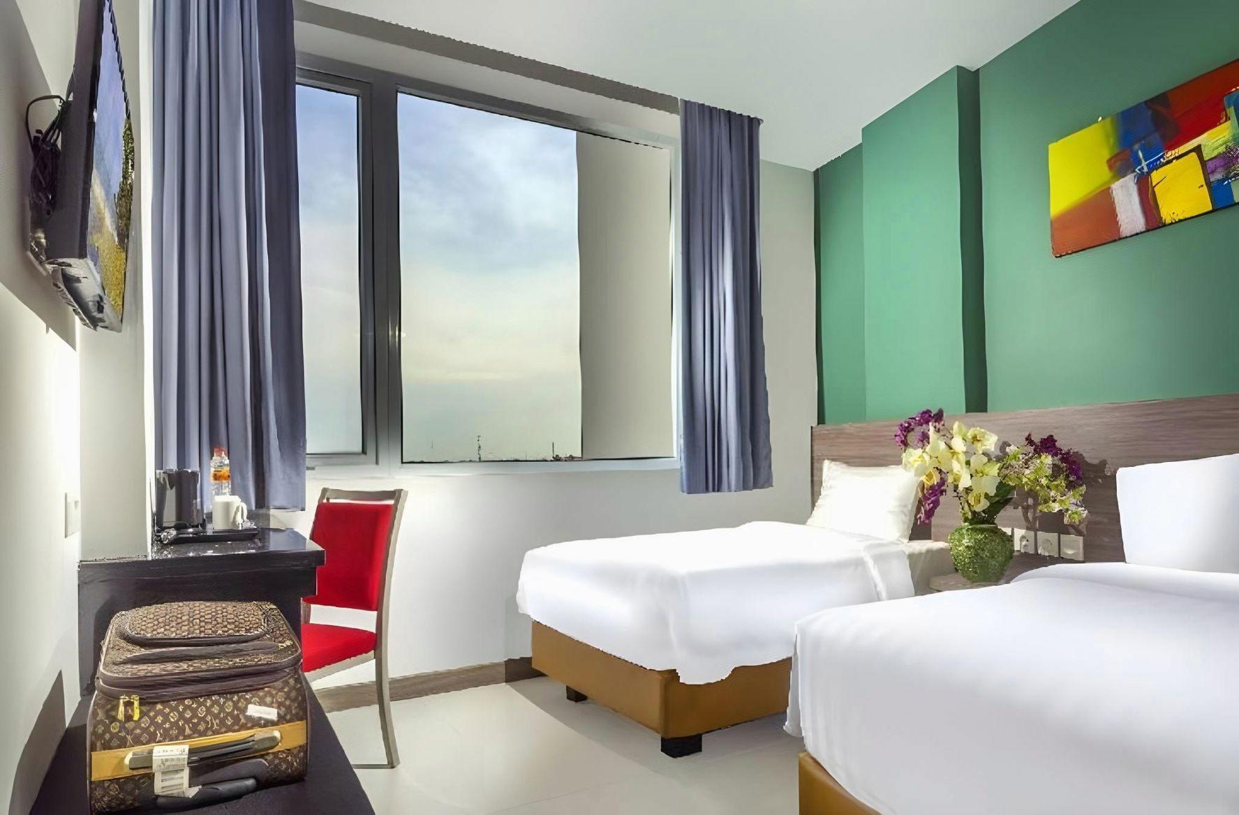 Standard, Twin Beds, No Window