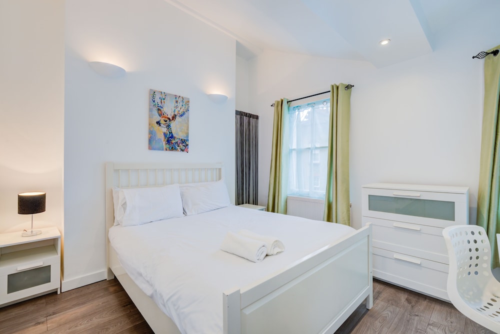 CITY, APARTMENT, 2 DOUBLE BEDS, SOFA
