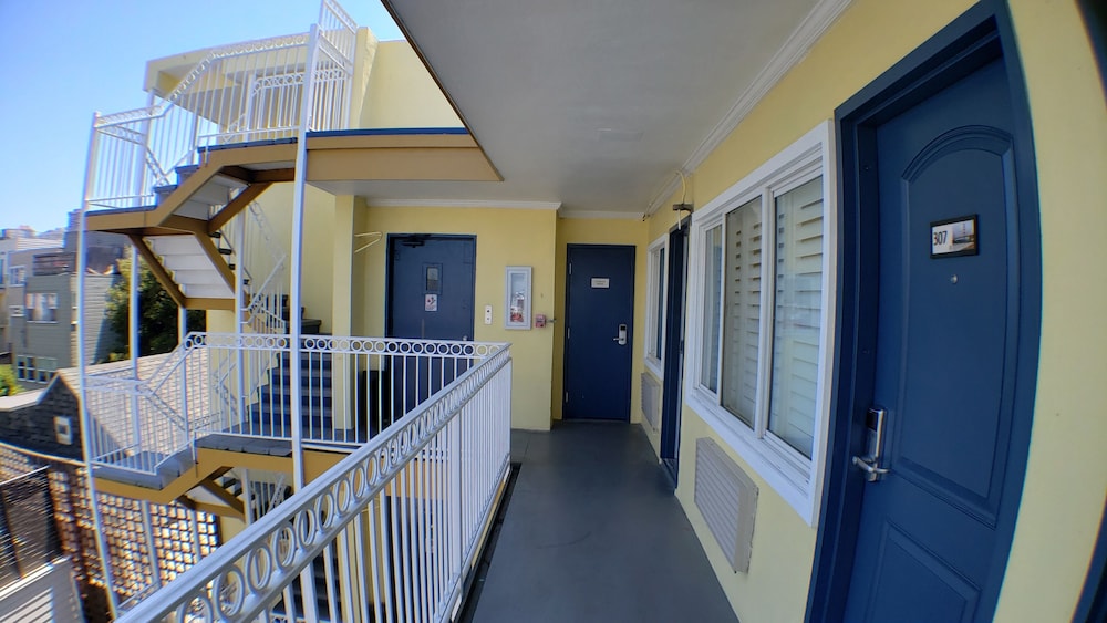 Presidio Inn 4/33