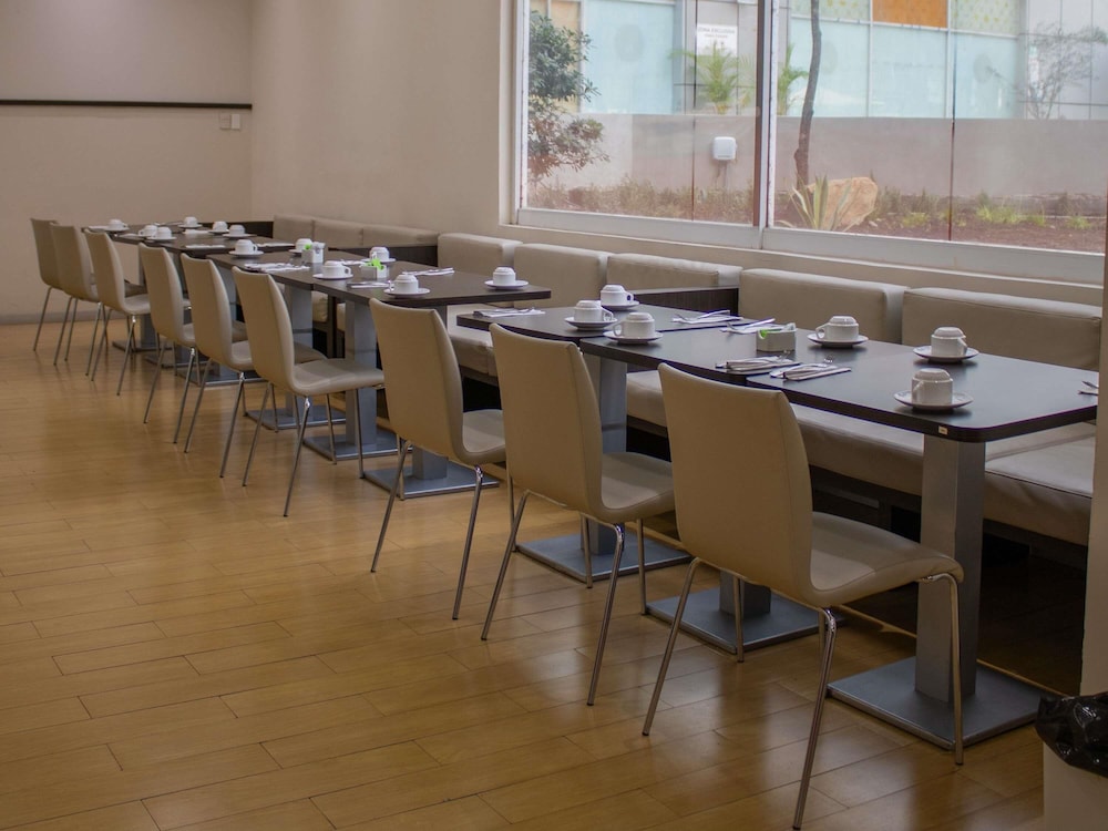 Ibis Monterrey Valle 42/50