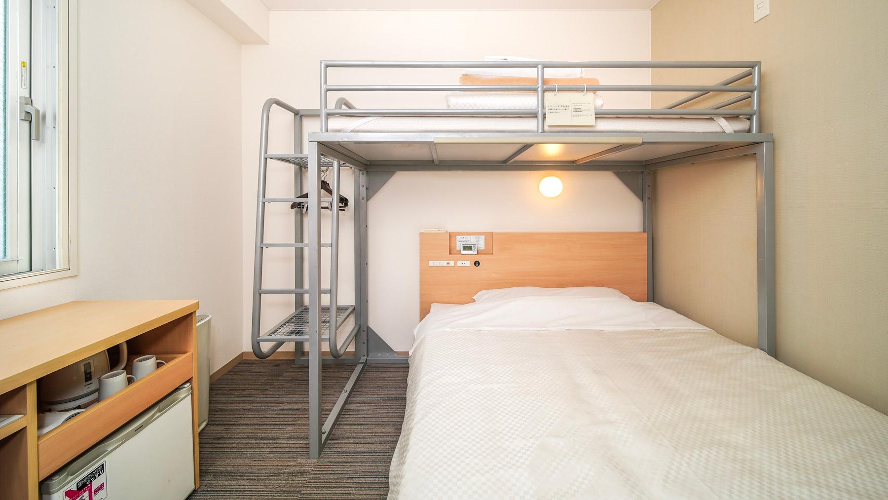 Upper, Standard, Twin Beds