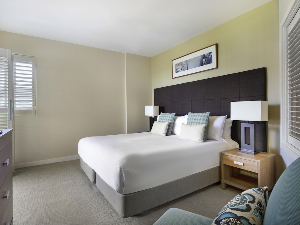1 Bedroom, Spa, Suite, King Bed, Pool View