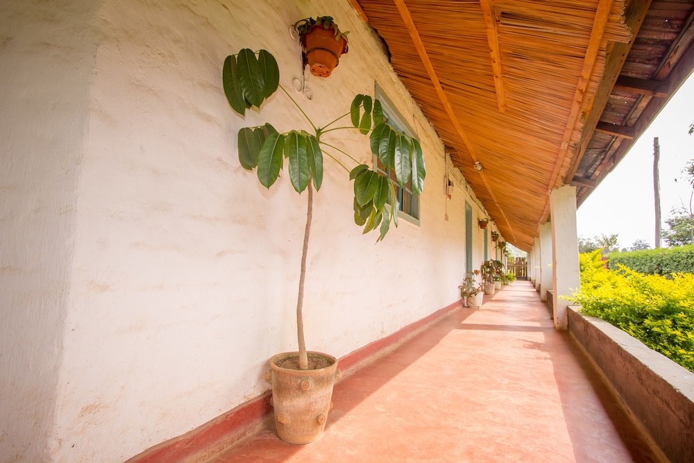 Engo Airport Resort Kitale 12/28
