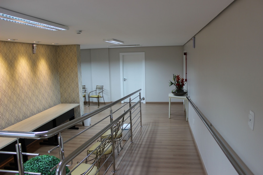 CENTER HOTEL 13/24