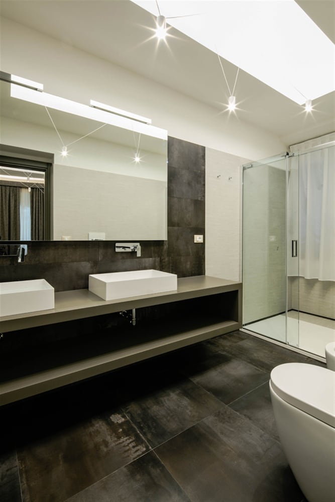 Via Veneto Luxury Suites 50/50