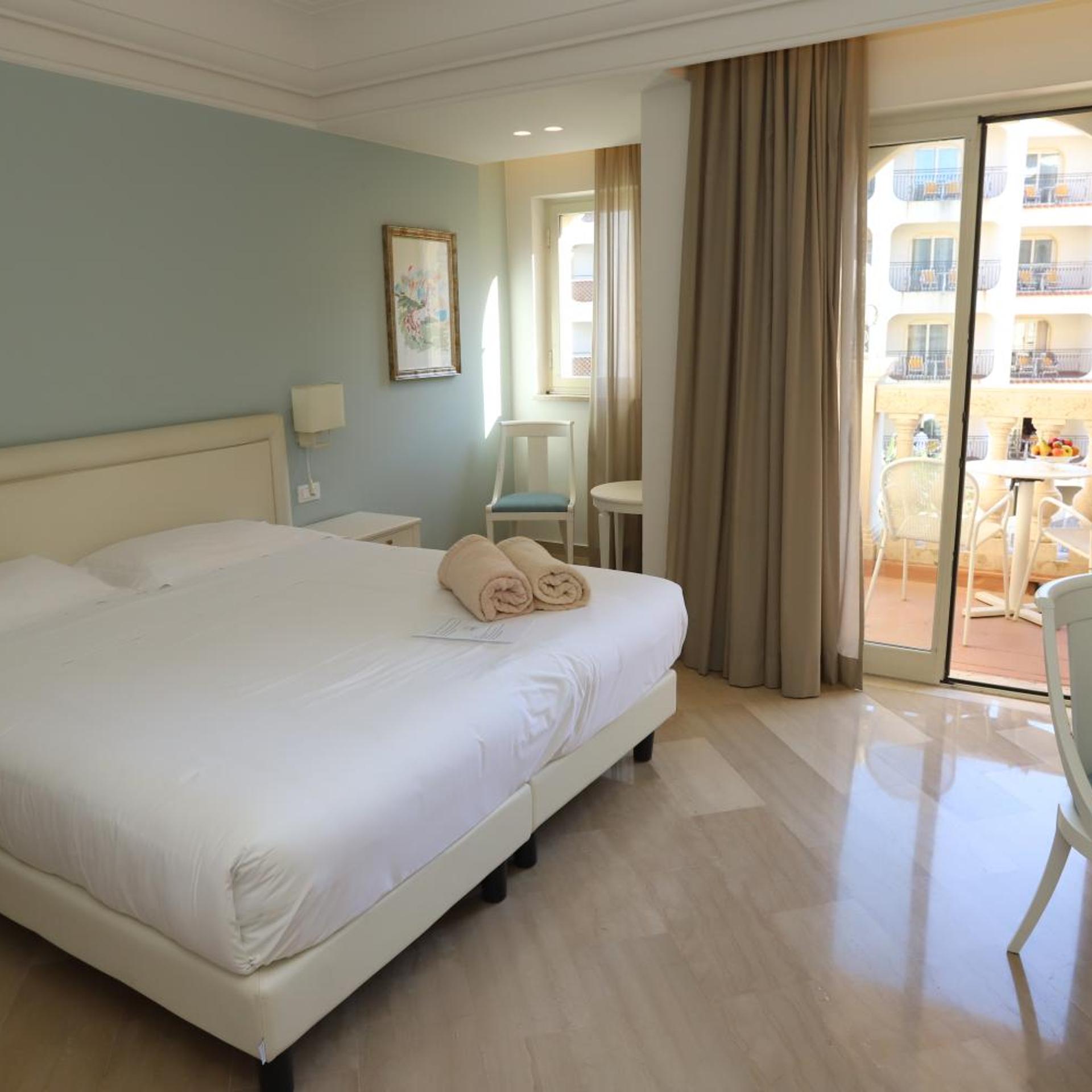 Superior, Double or Twin Bed, City View