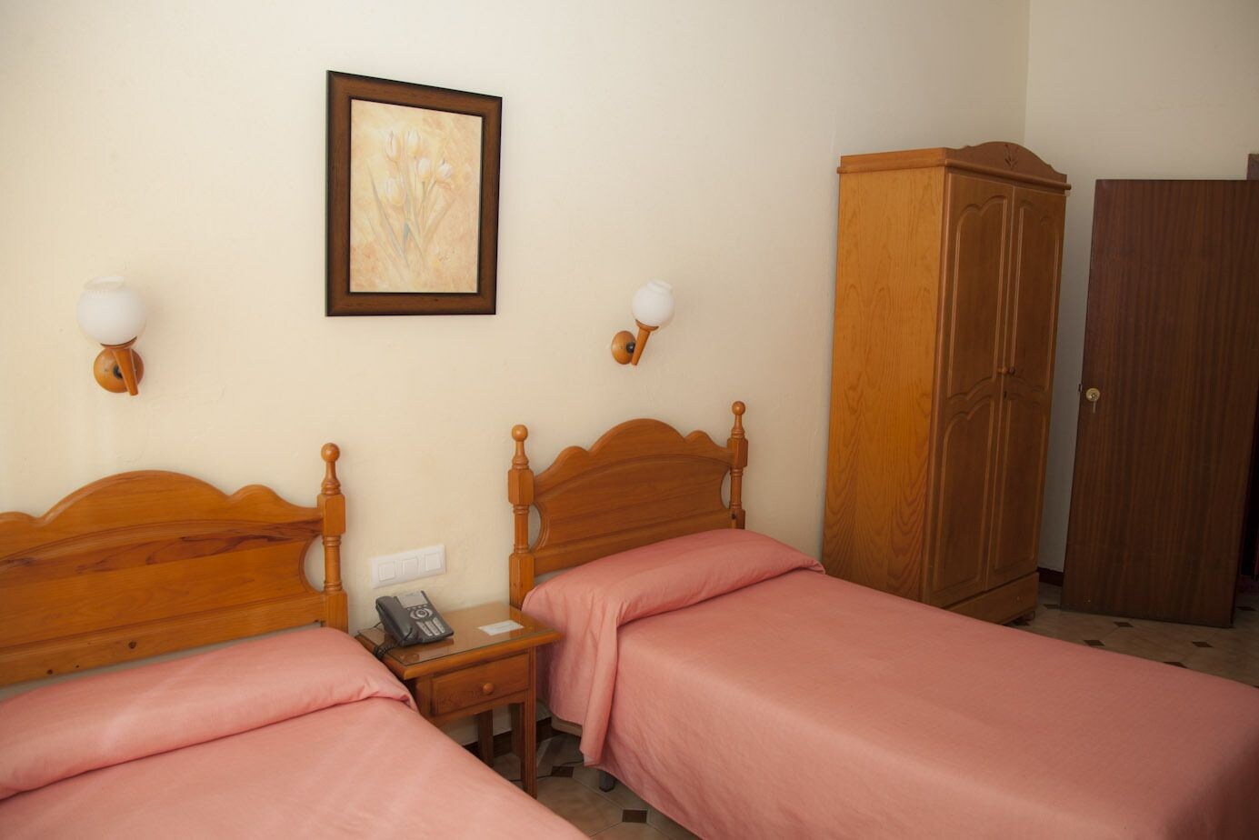 hostal paris