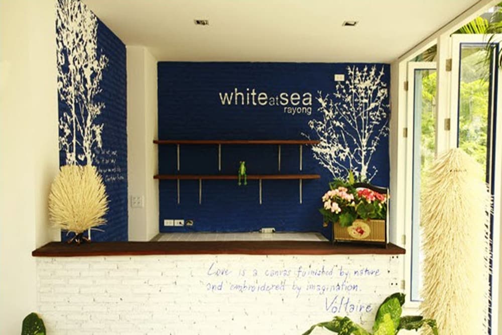 White At Sea Resort 11/42