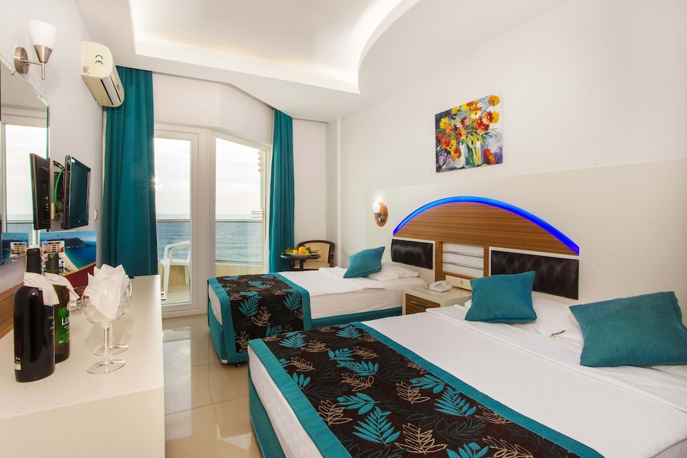 Kleopatra Ada Beach 13/41
