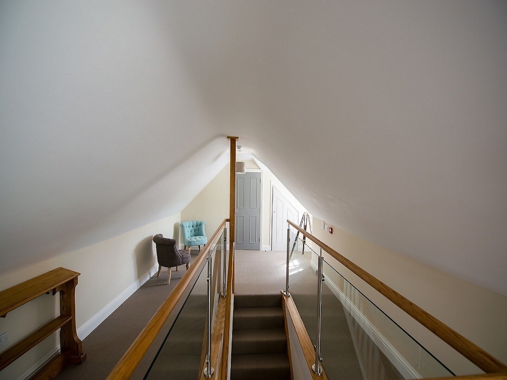 The Boathouse 24/50