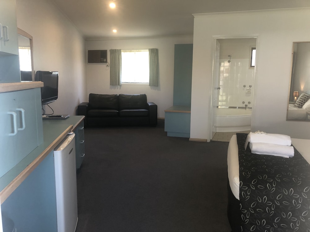 Capricorn Motor Inn 29/55