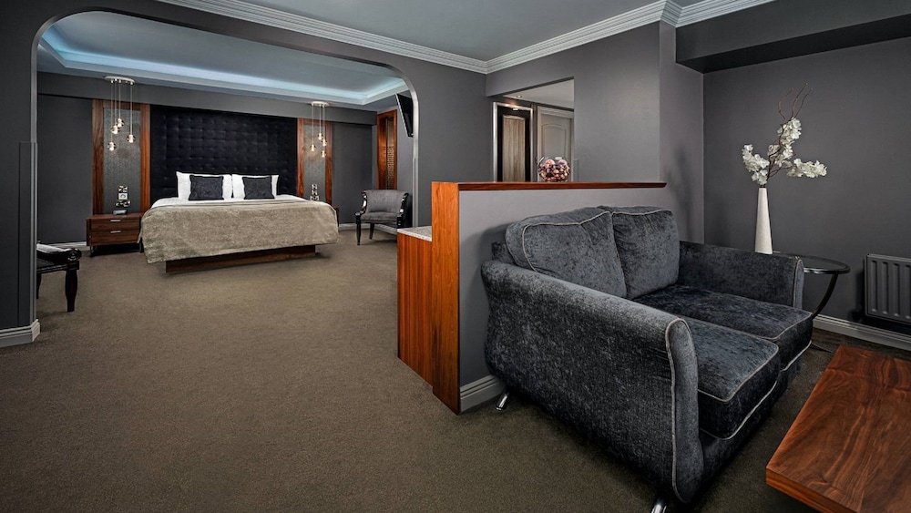 Midlands Park Hotel 62/82