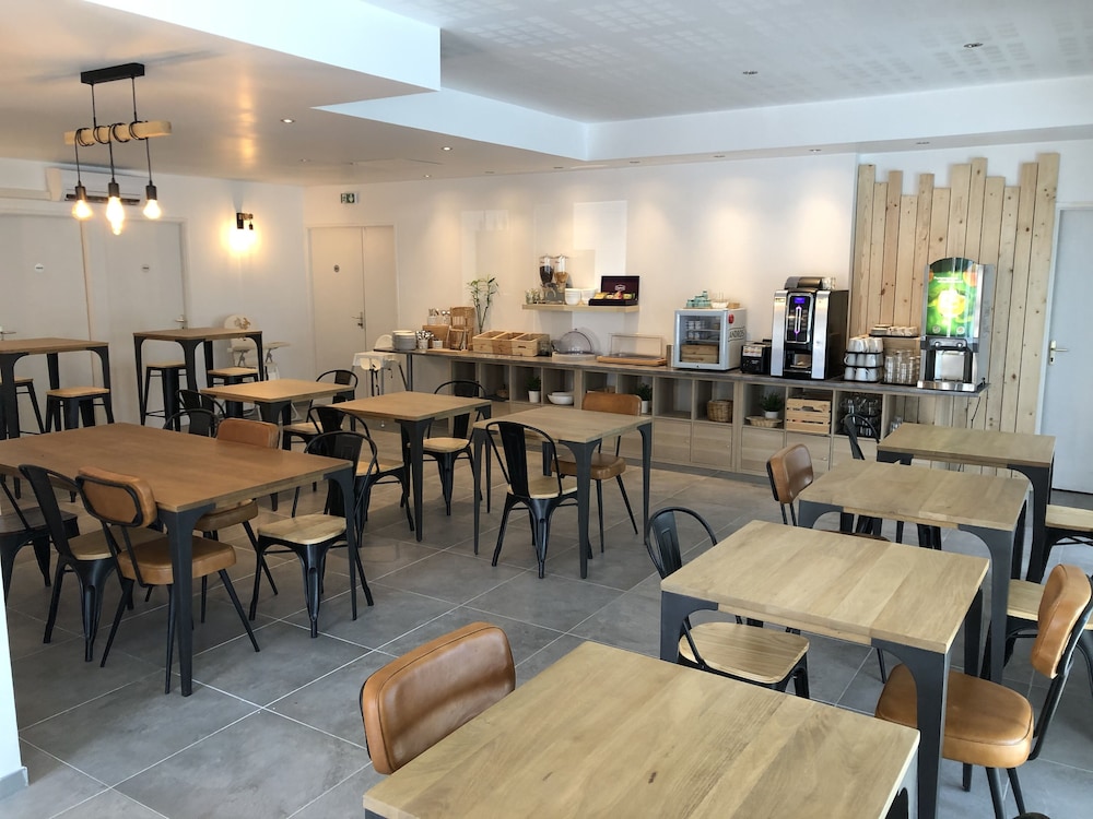 restaurant cafeteria
