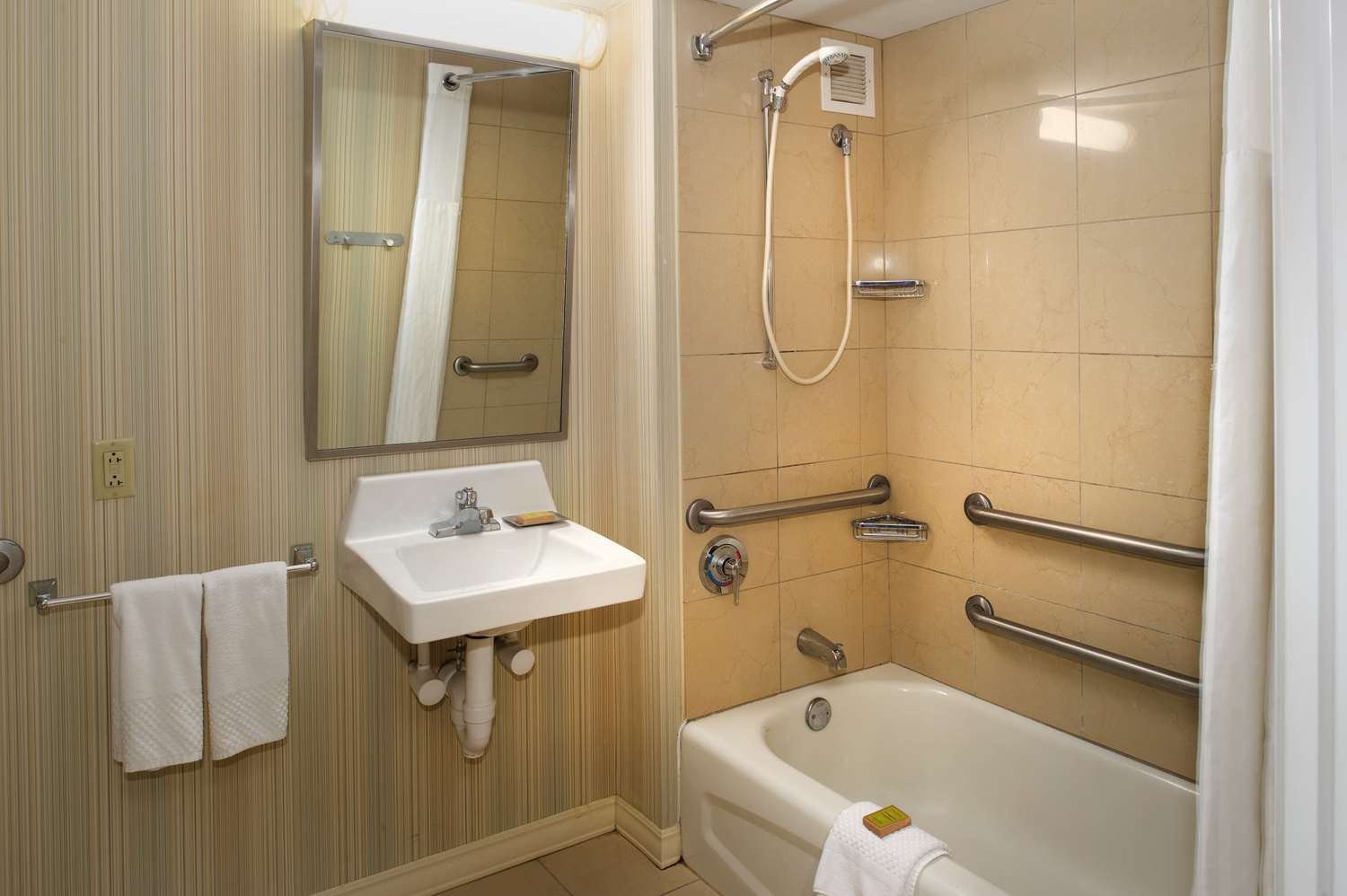 Room, King Bed, Bathtub, Accessible