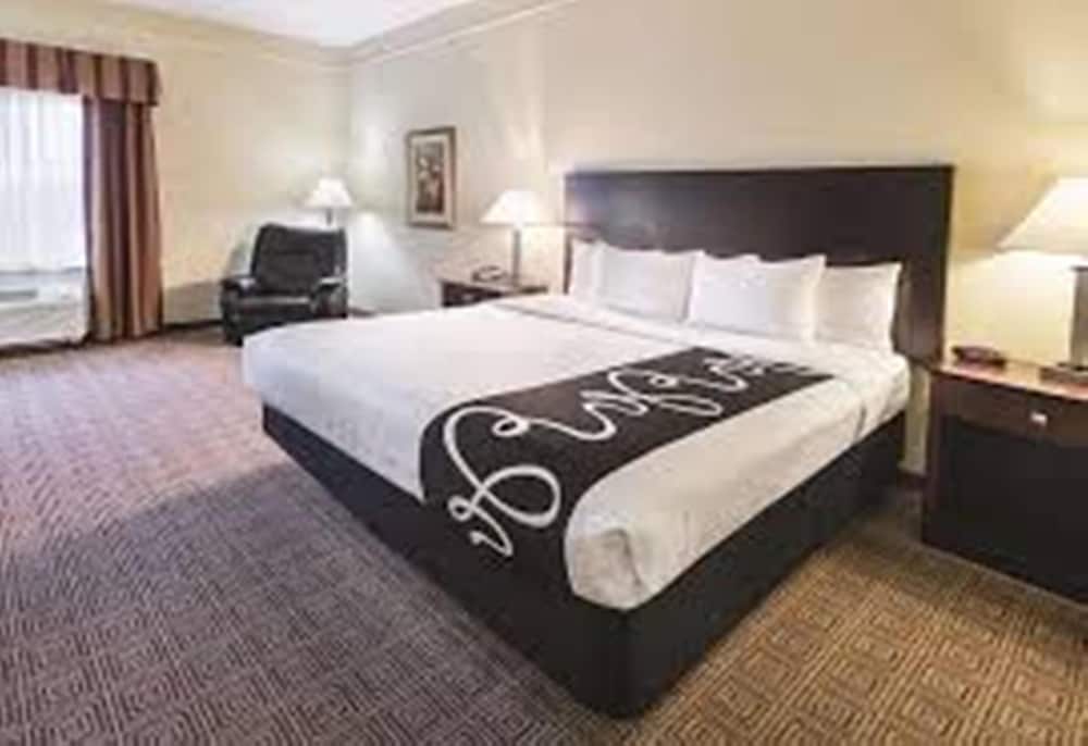 La Quinta Inn And Suites By Wyndham Waxahachie 17/40