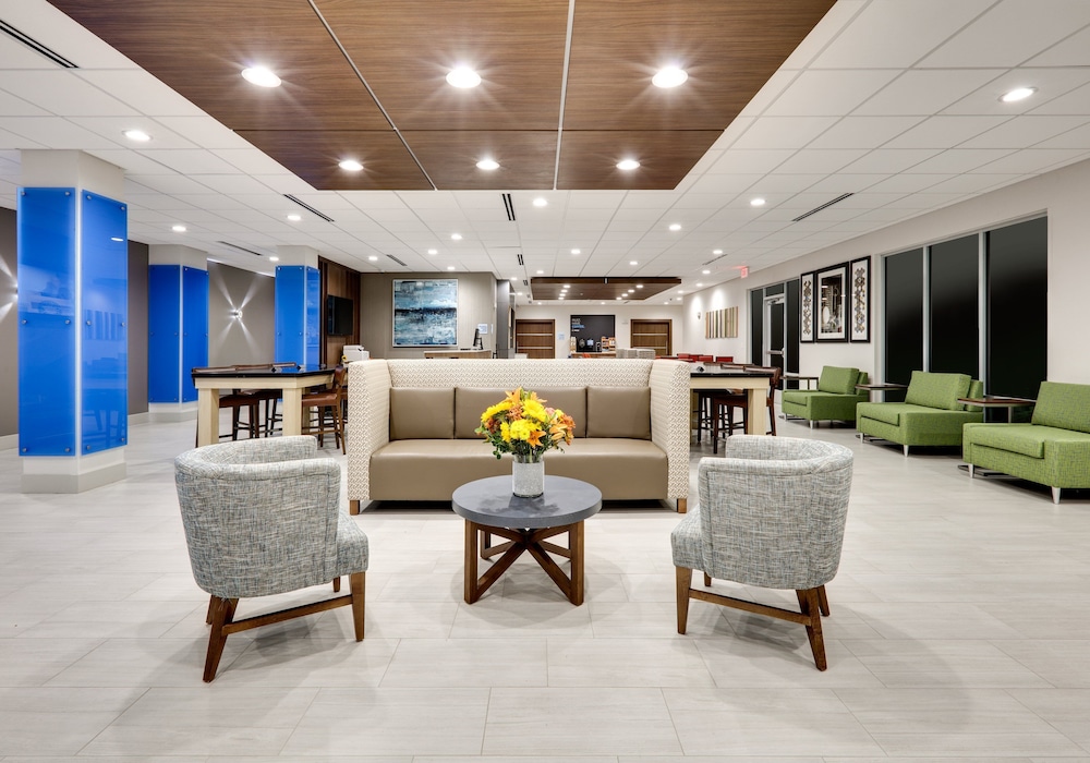 Holiday Inn Express & Suites Plano - The Colony 46/63