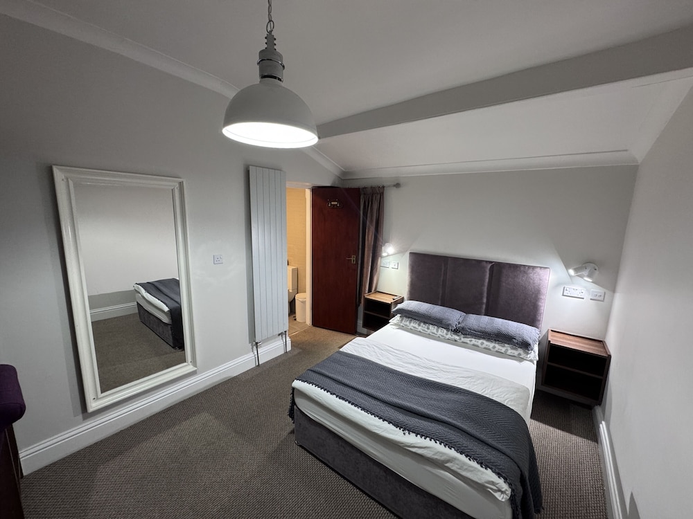 Skylark B &amp; B 25/57
