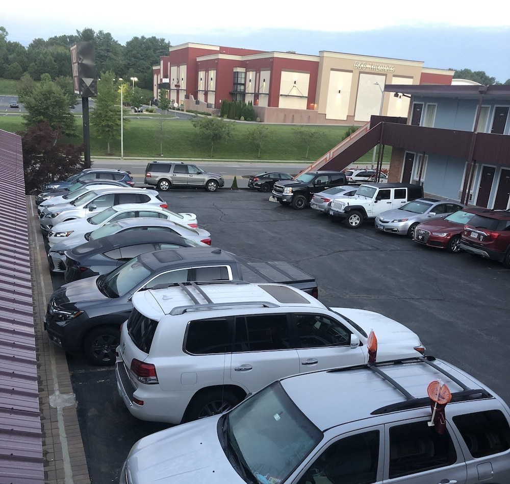 Red Carpet Inn Blacksburg 23/39