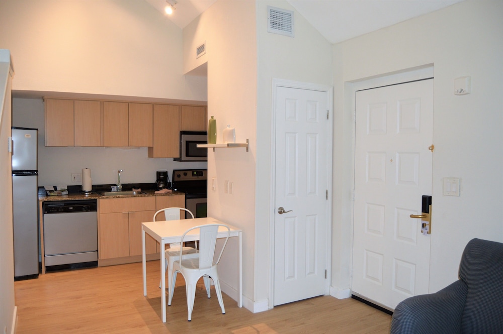 DORAL INN & SUITES MIAMI AIRPORT WEST 22/43