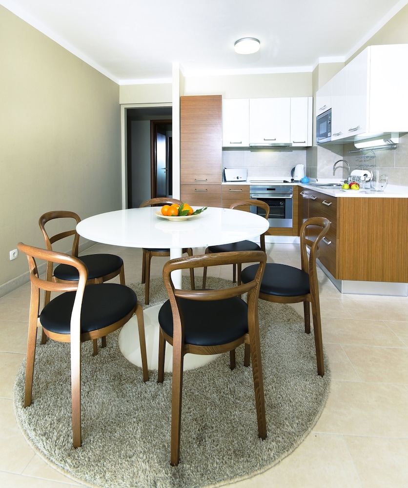 THE RESIDENCE 55/71