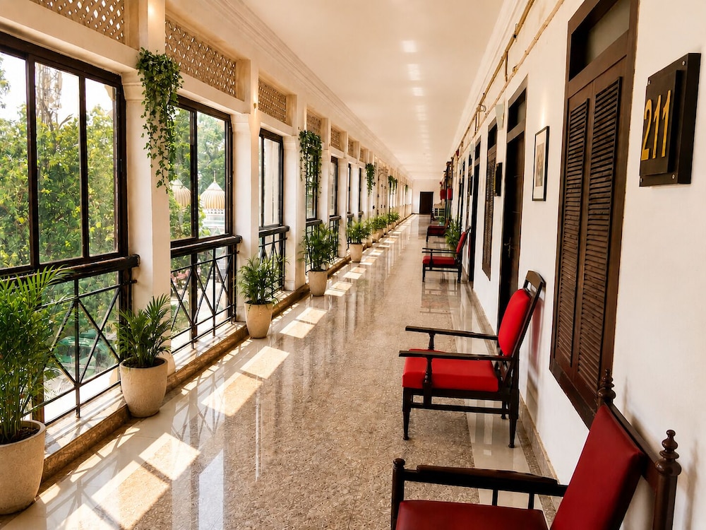 Central Hotel 44/62