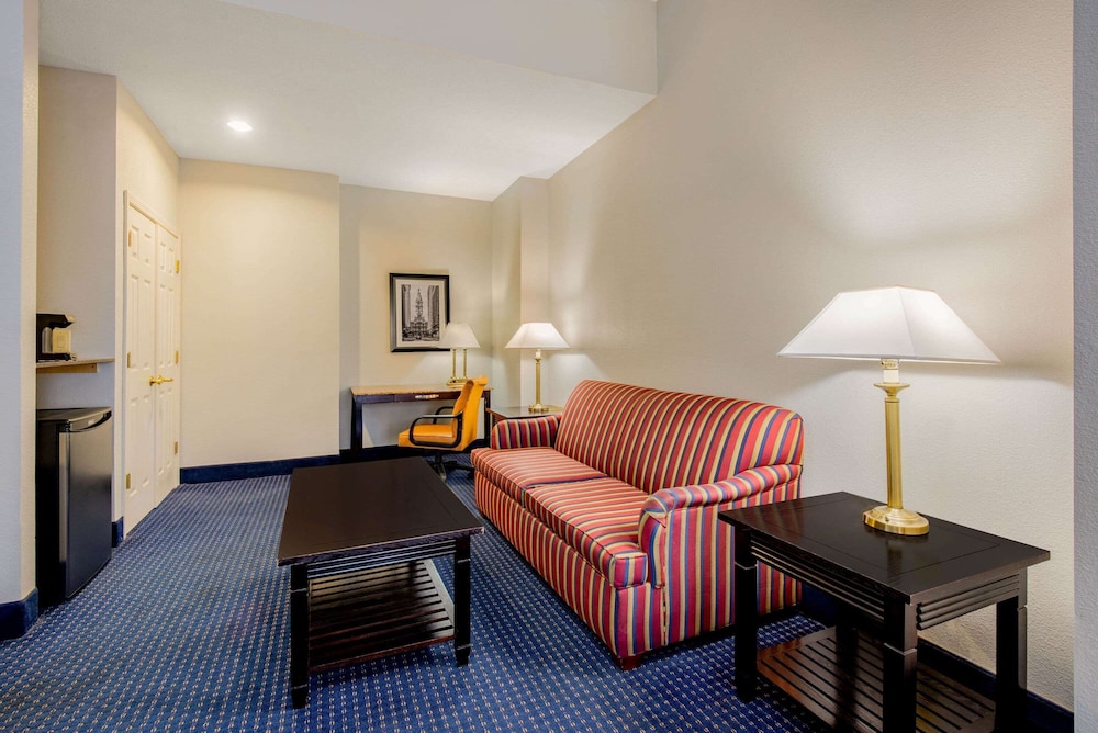 La Quinta Inn And Suites by Wyndham Mt. Laurel - Philadelphia 43/62