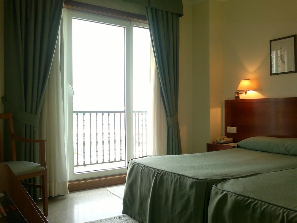 Bahia Bayona Hotel 7/20