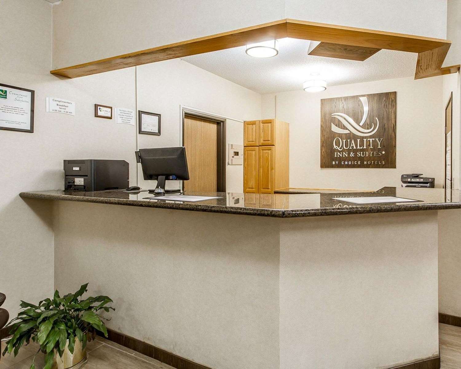 Quality Inn & Suites Eau Claire University Area 4/27