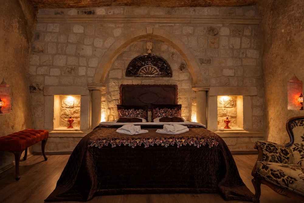 Shadow Cave House 24/49