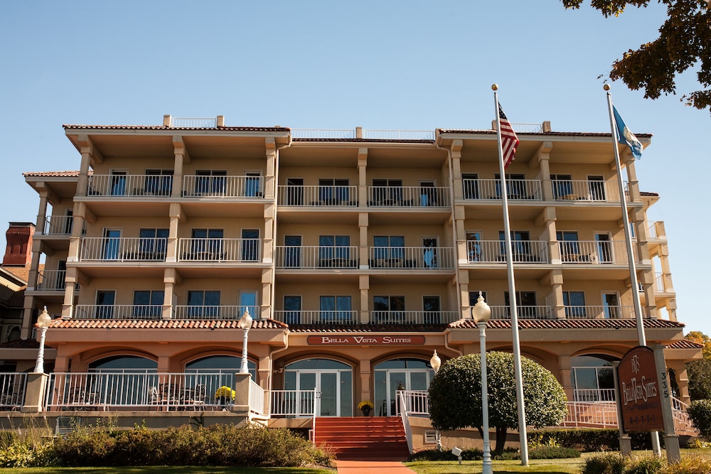 Bella Vista Suites 4/59
