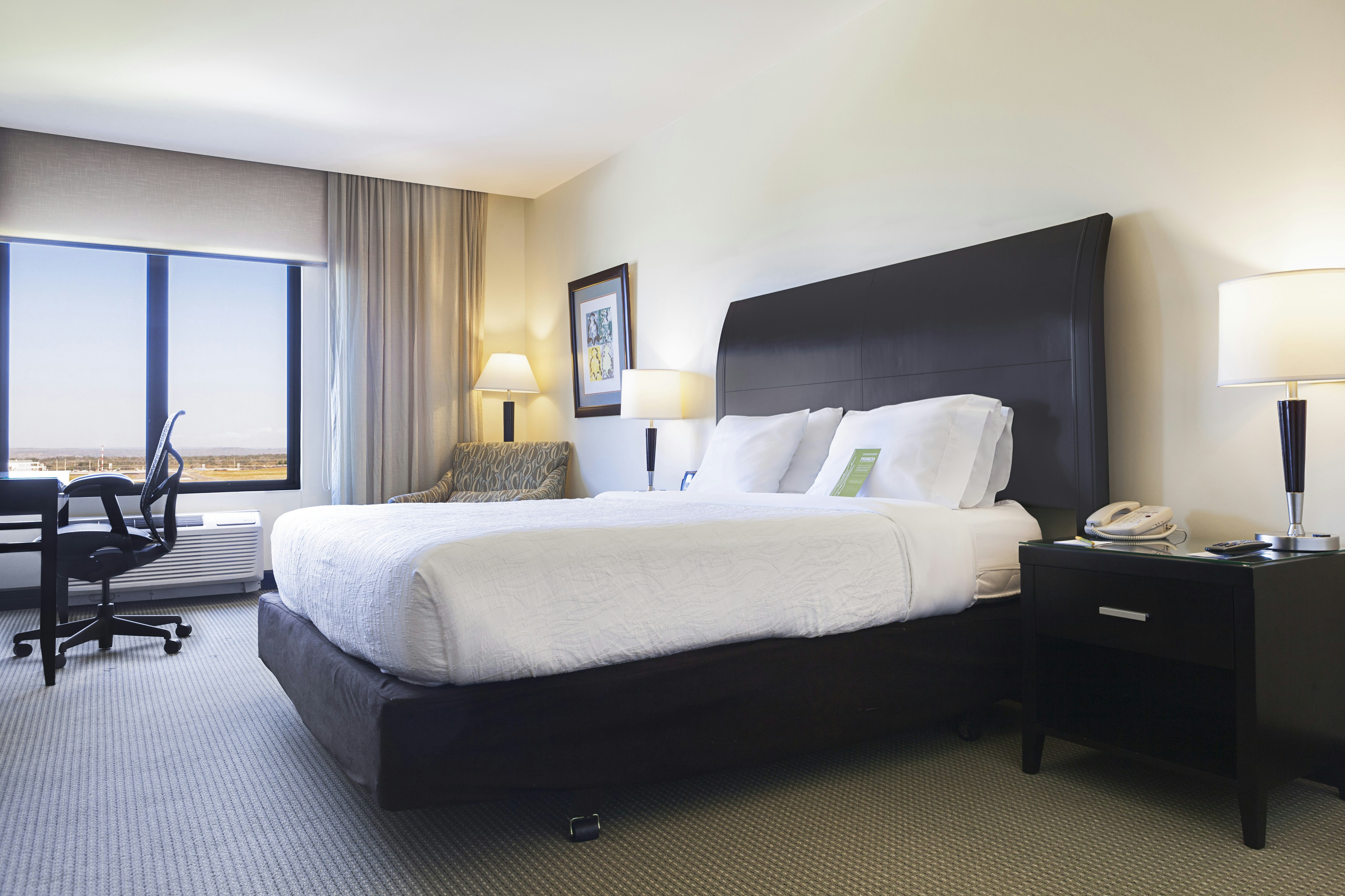 ROOM, KING BED