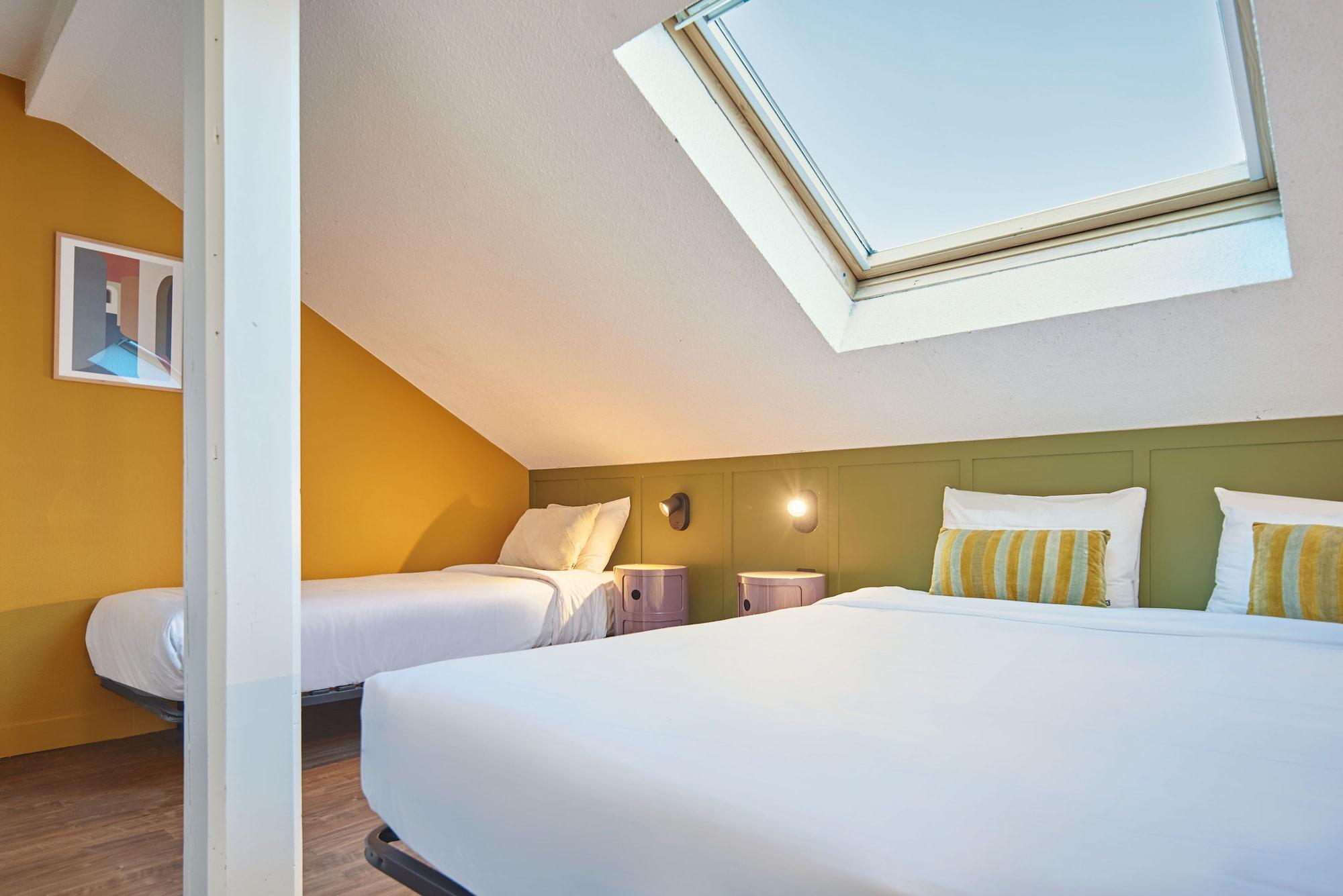 Room, Triple, Attic