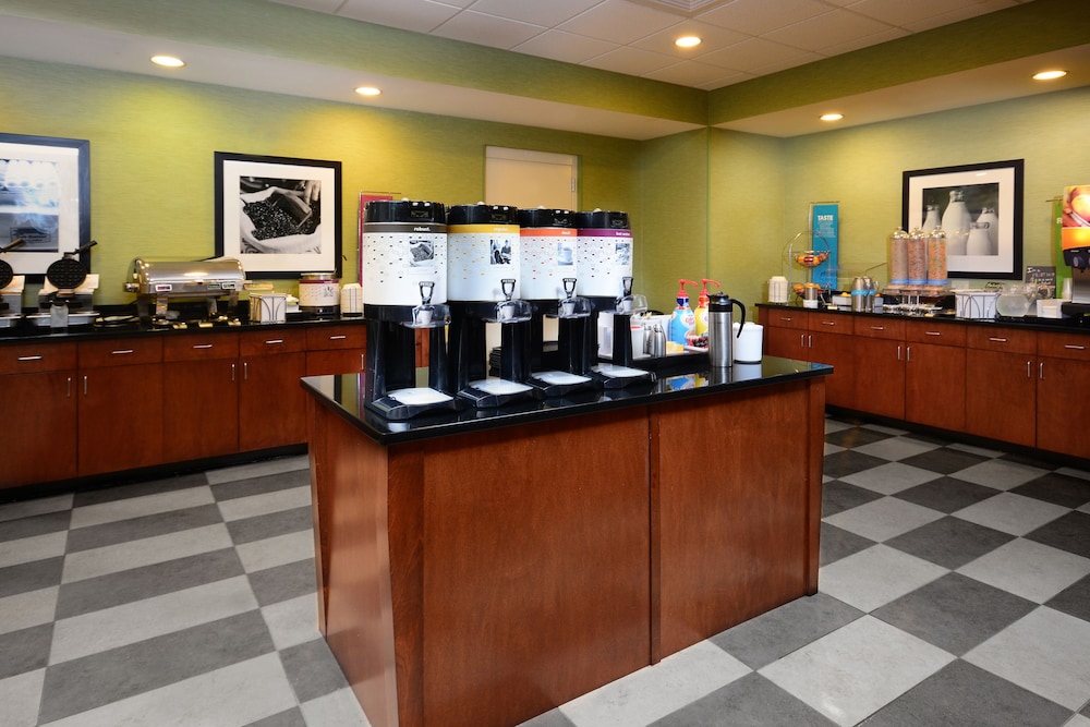 Hampton Inn Suites Lynchburg 10/37