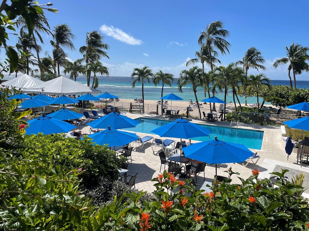 Coconut Court Beach Hotel 43/50