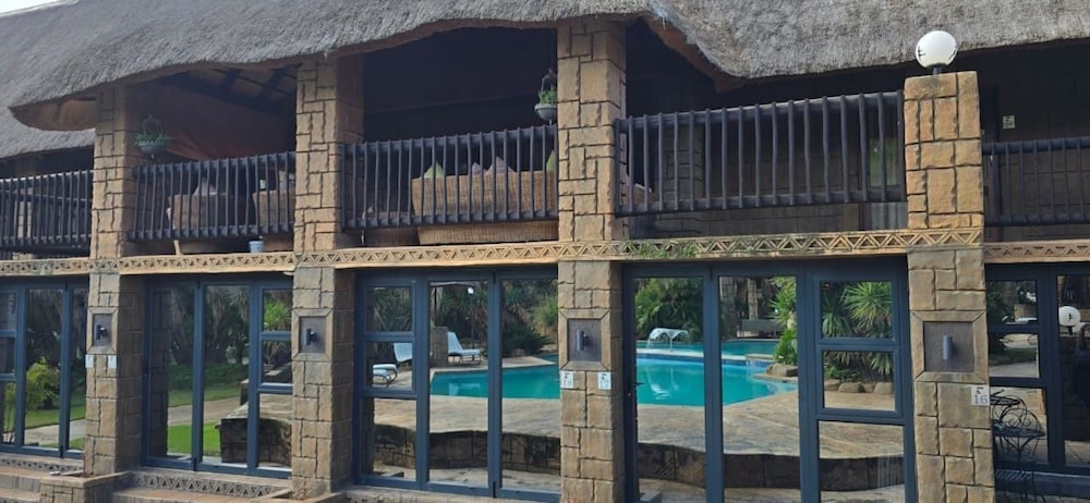 Bushmans Rock Country Lodge 2/50