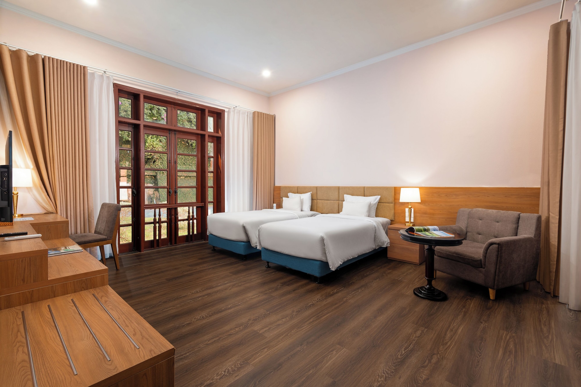 Promenade, Twin Beds