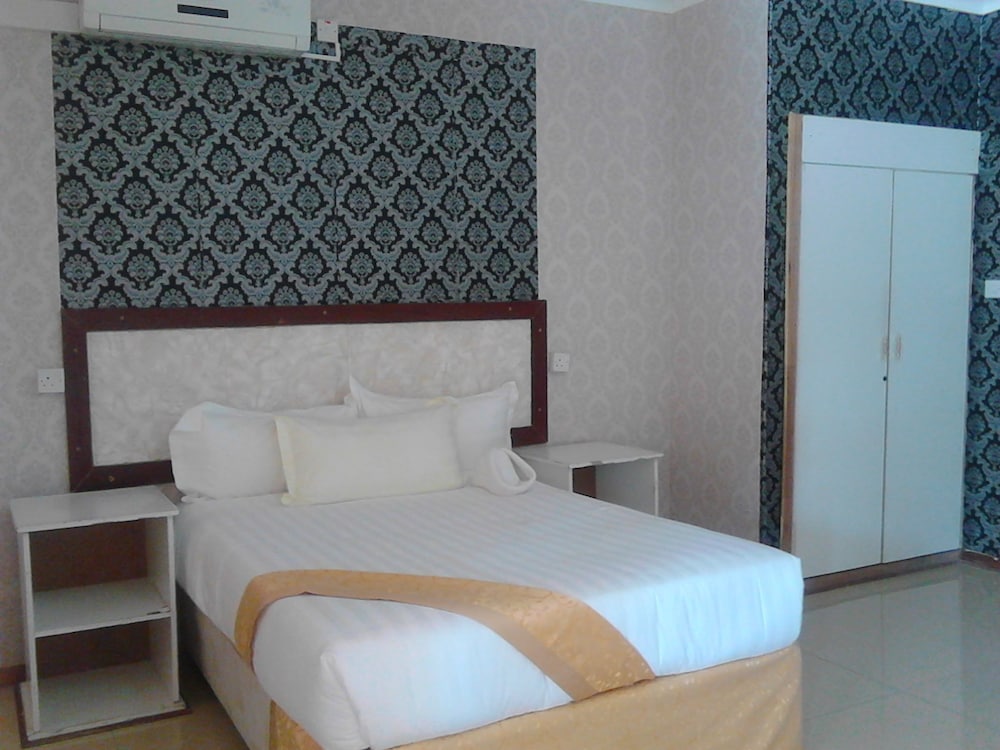 Pacific Conqueror Self Catering Units 13/32