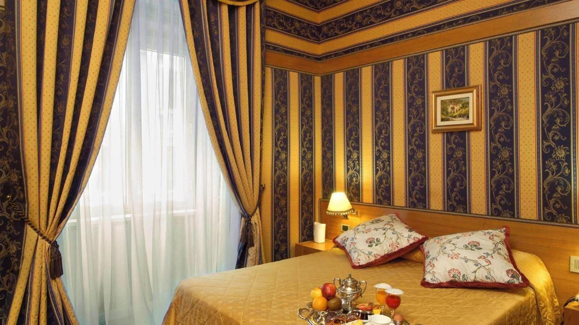 SUPERIOR, DOUBLE OR TWIN BED