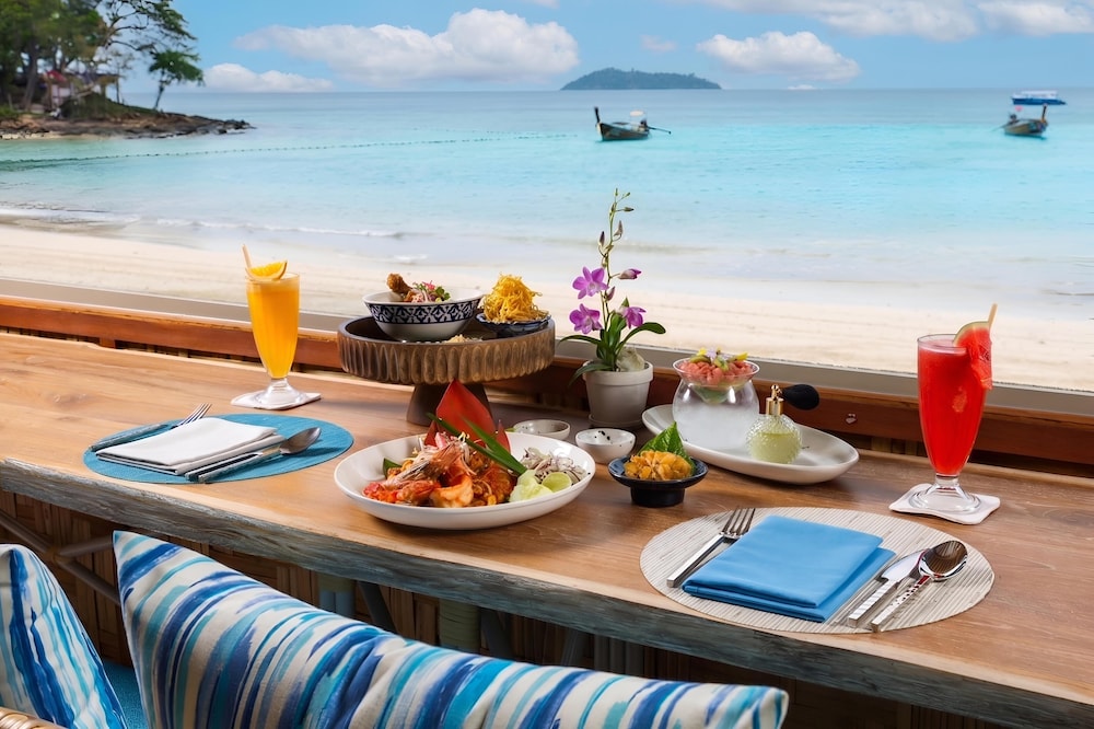Outrigger Phi Phi Island Resort 86/100