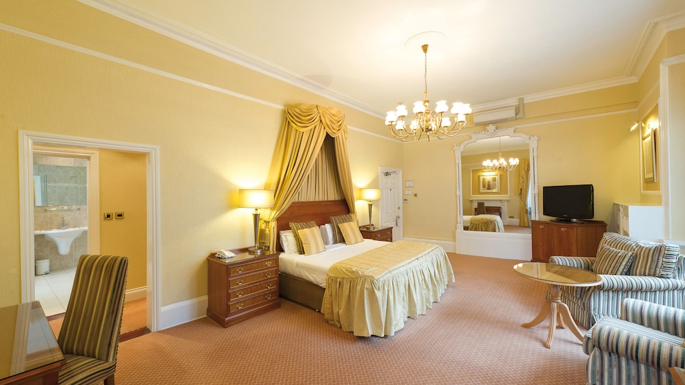 The Royal Fortescue 27/33