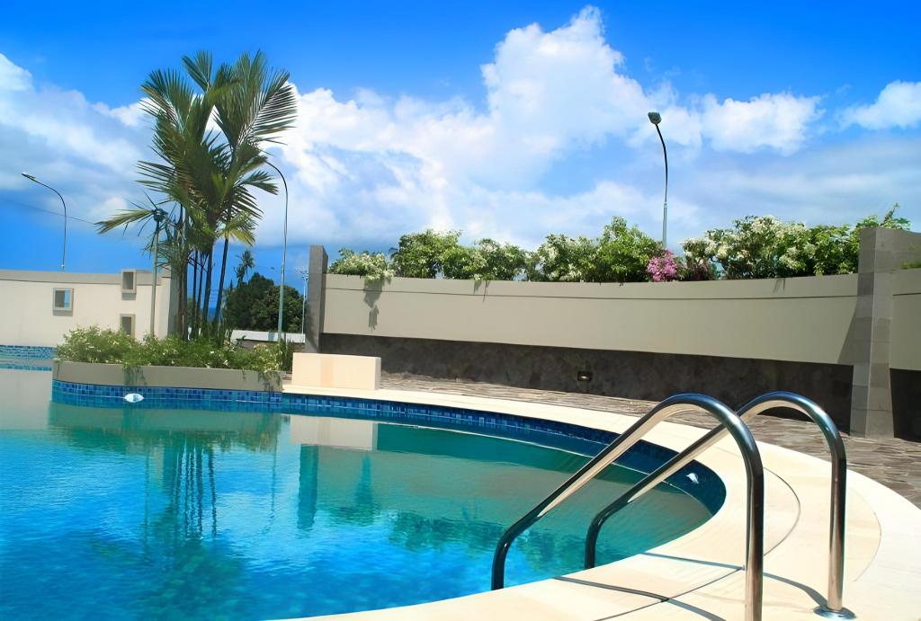 Sutanraja Amurang Hotel 17/19