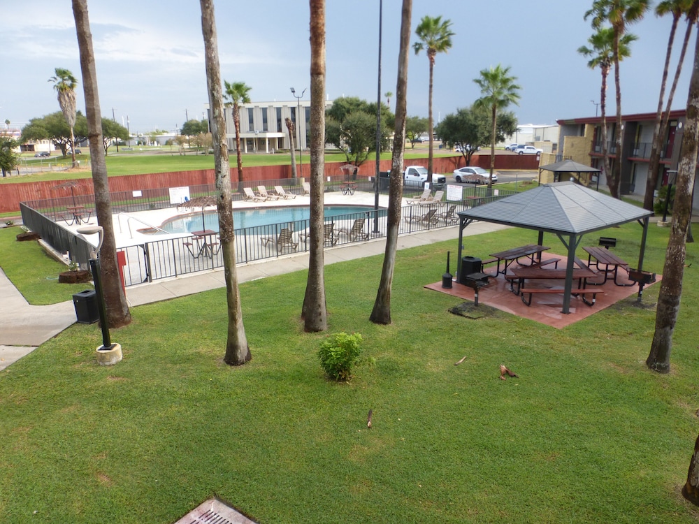 Red Roof Inn Corpus Christi North - Near Downtown 1/18