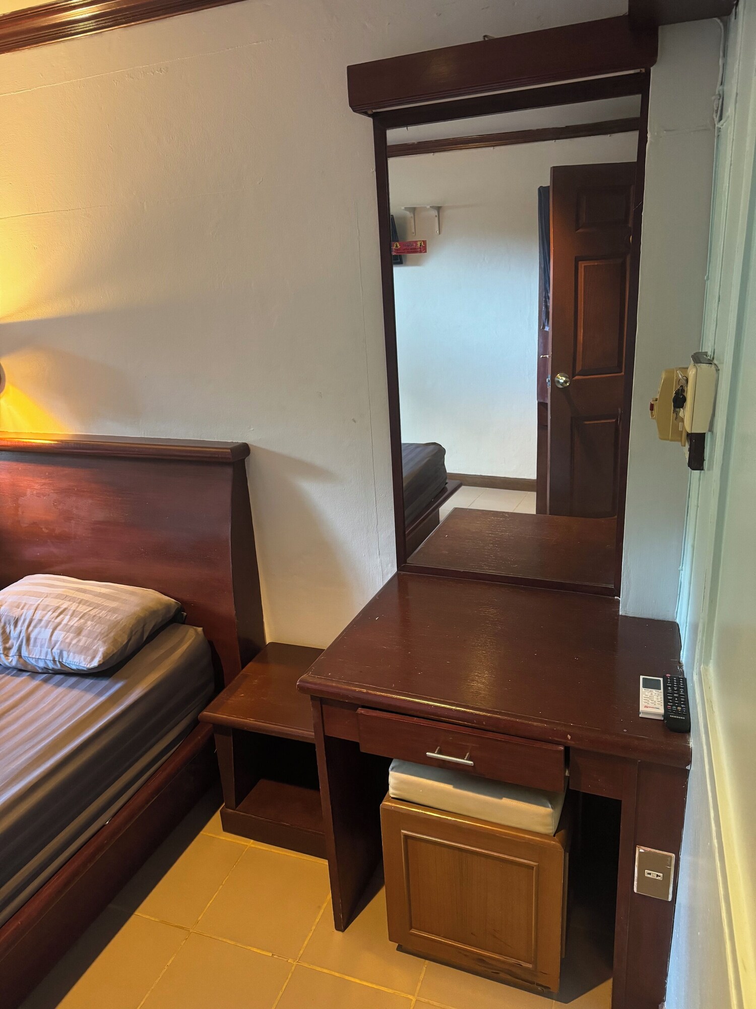 Room, Twin Beds, No Window