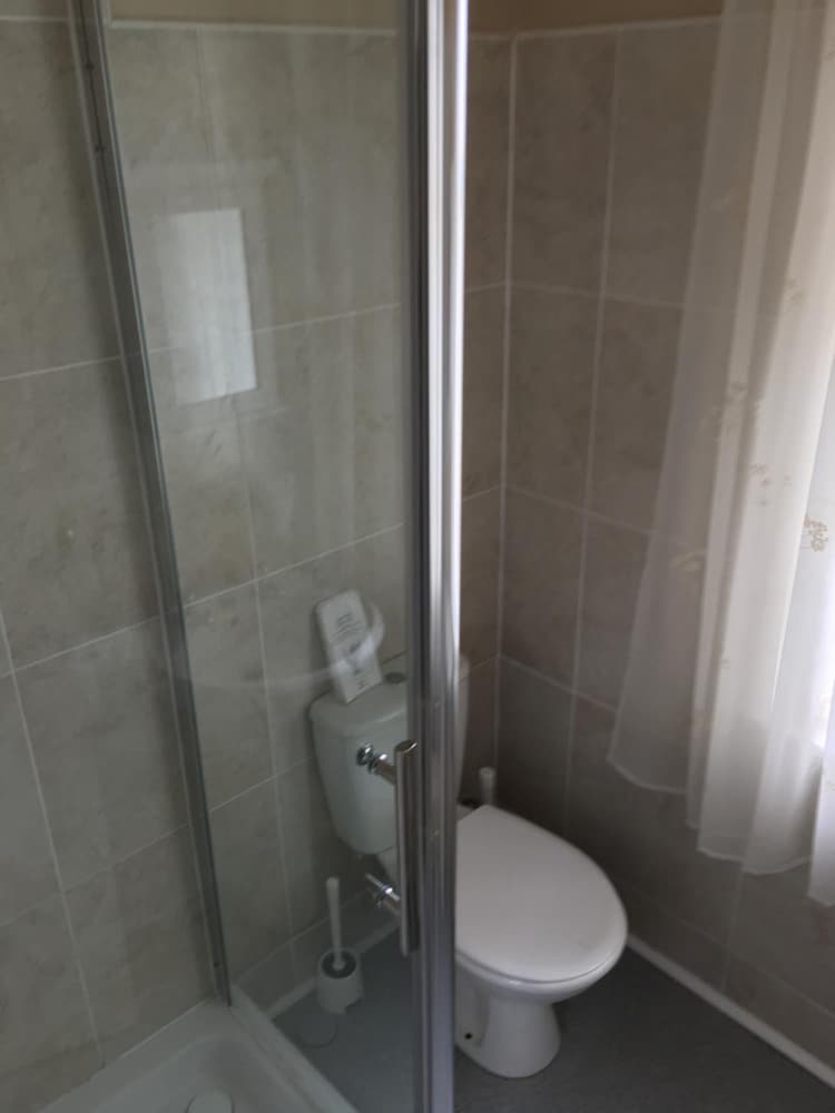 Glenheath Hotel 43/49