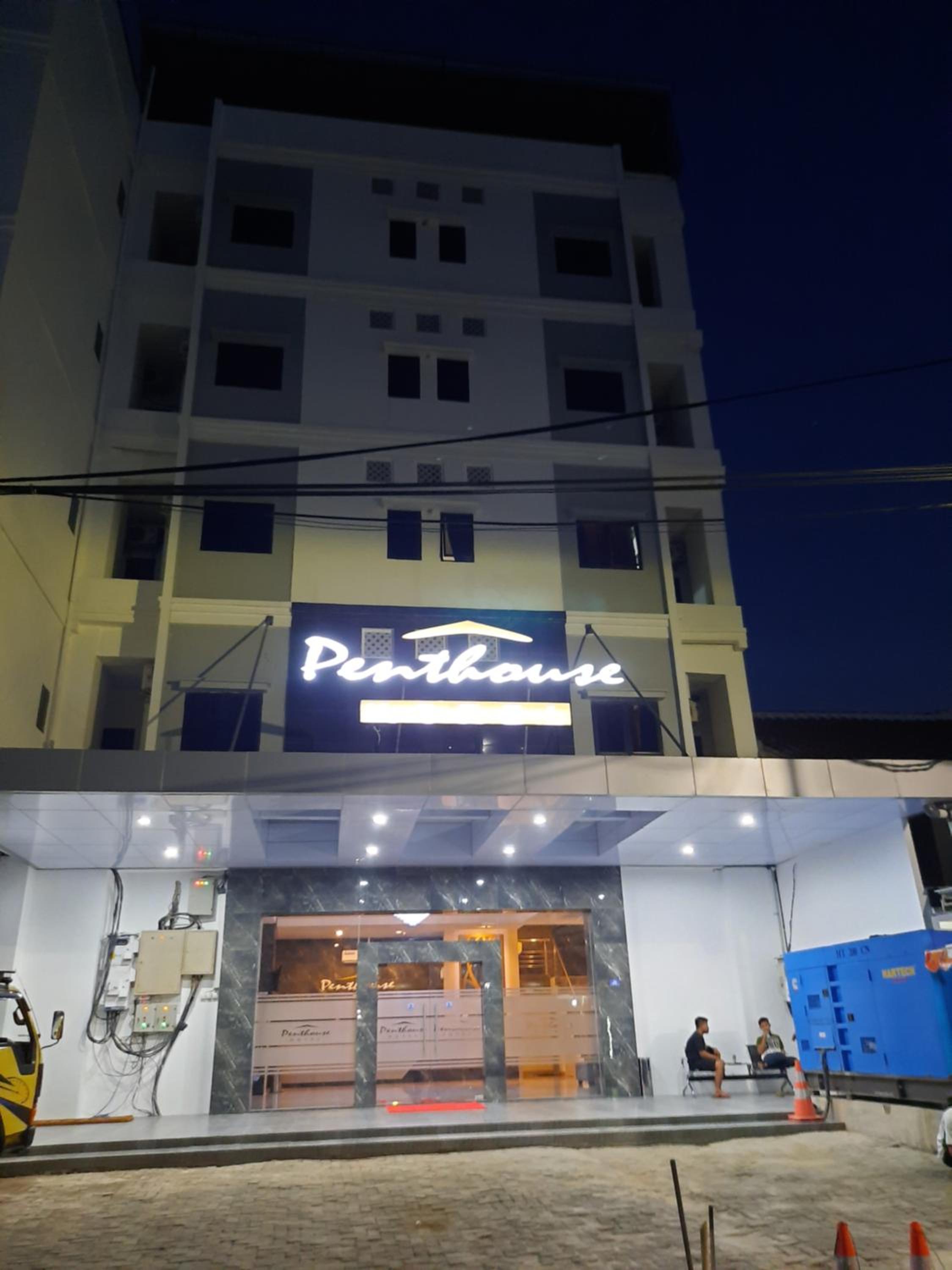 Penthouse Hotel 2/60