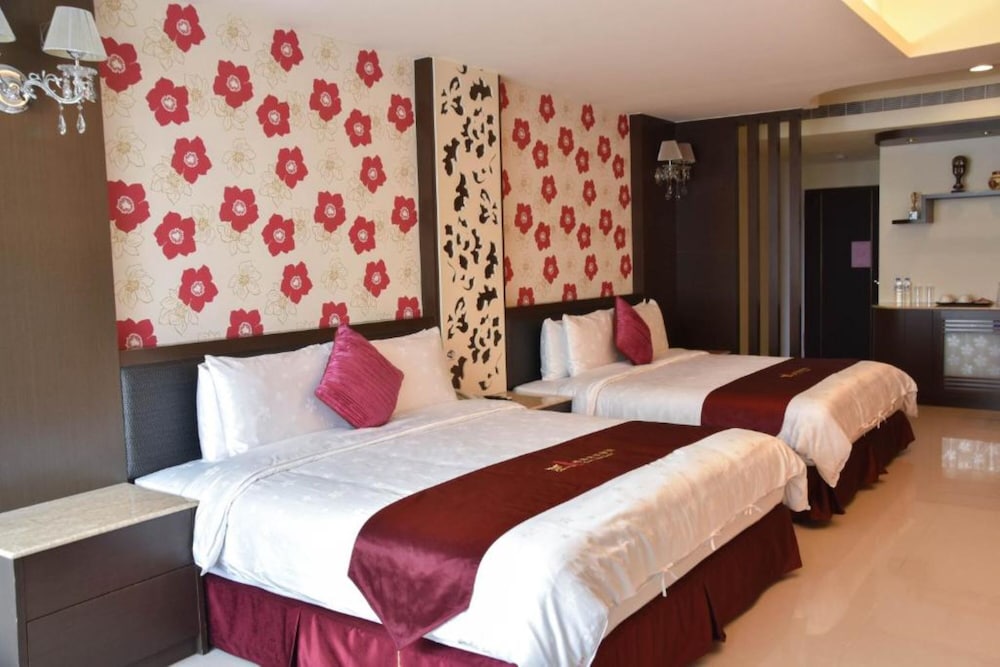 ROOM, QUADRUPLE, BATHTUB
