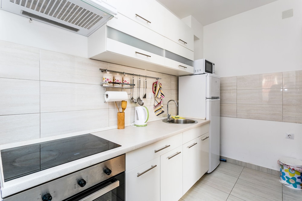 Apartments Lora 8/50